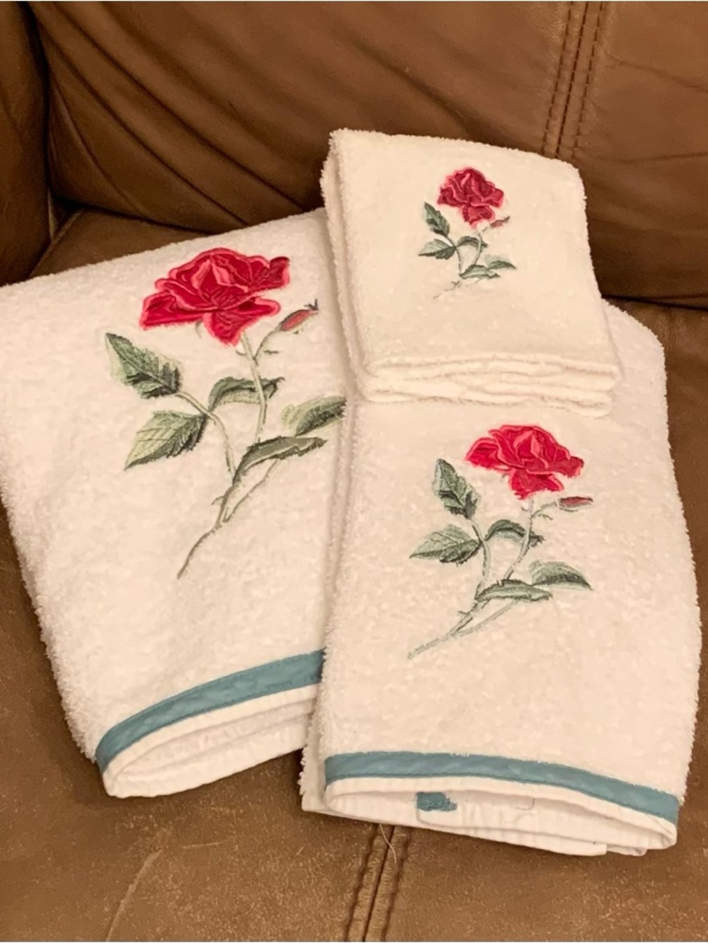 Vintage JC Penney 3pc Towel Set Pink Green Rose Appliqué Embroidered Cotton USA